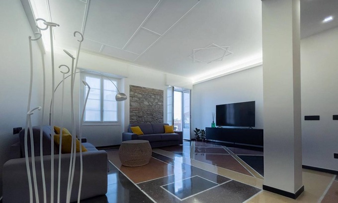 Albenga Apartment | Apartment 'Largodoria - Via Genova' with Sea View, Wi-Fi and Air Conditioning
