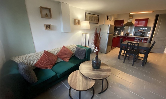 Equemauville Apartment | Apartment 'Le Jardin De Sasha' with Private Terrace, Private Garden and Wi-Fi