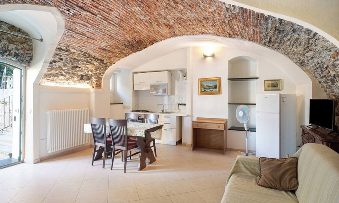Cervo Apartment | Apartment 'Le Scale, Borgo Dei Pescatori' with Wi-Fi
