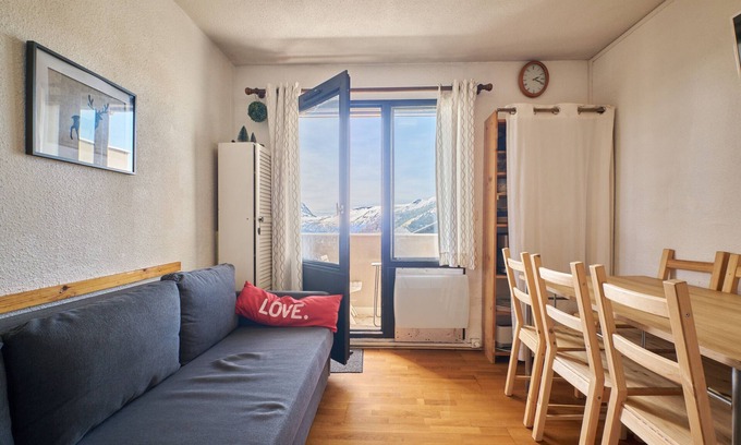 Eclose-Est Apartment | Apartment 'Le Val D'Huez' with Mountain View and Balcony