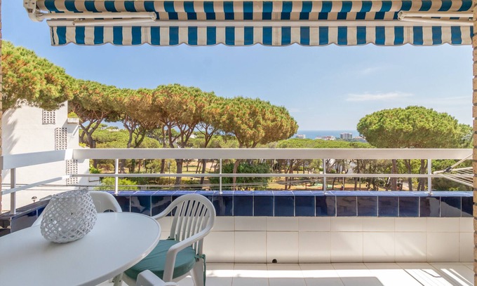Platja d'Aro Apartment | Apartment 'Les Magnolies' with Sea Views, Wi-Fi and Air Conditioning