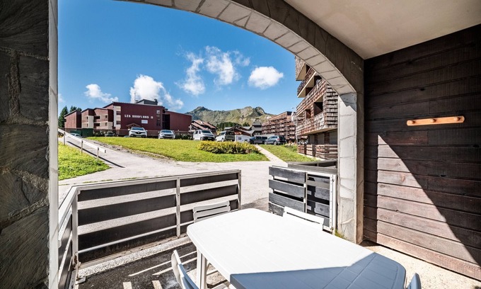 Le Praz de Lys Apartment | Apartment 'Les Pralyssimes' with Mountain View, Private Terrace and Wi-Fi