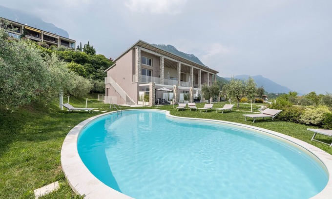 Pulciano Apartment | Apartment "Little Paradise Lake Garda" with Shared Pool & Wi-Fi