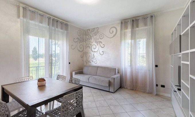 Lonato del Garda Apartment | Apartment 'Lm House - Trilocale Acanthus' with Shared Terrace, Wi-Fi and Air Conditioning