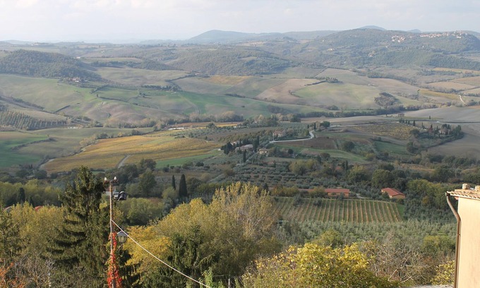 Montepulciano Apartment | Apartment 'Lo Zio Ezio' with Mountain View & Wi-Fi