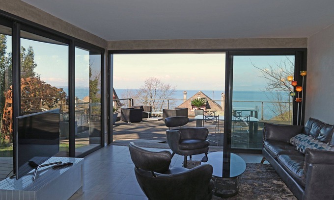 Thonon-les-Bains Apartment | Apartment located in a pastoral setting with wonderful views of Lake Geneva