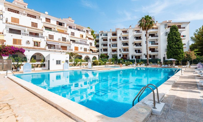 Alcossebre Apartment | Apartment 'Los Arcos' with Shared Pool, Wi-Fi and Air Conditioning