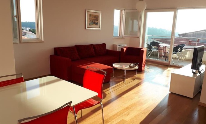 Vrpolje Apartment | Apartment Lucija - cozy flat in the city center with a sea view & parking