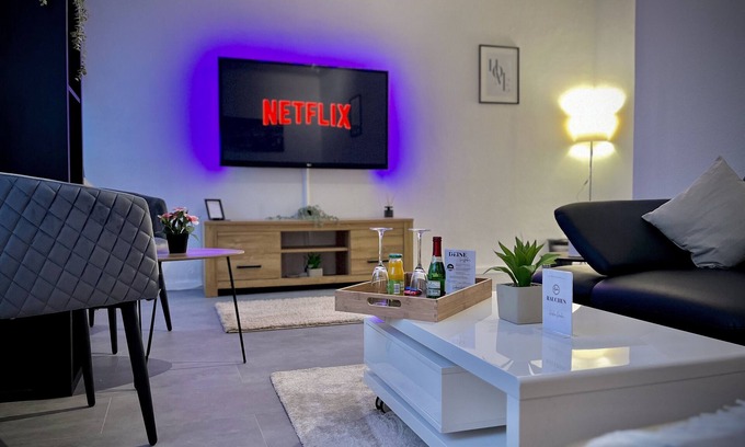 Bendorf Apartment | Apartment 'Luxury Stadtpark Bendorf' with Wi-Fi