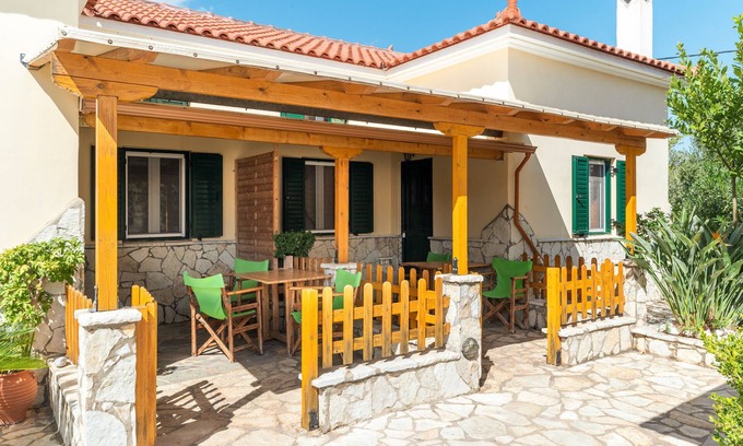 Paralio Astros Apartment | Apartment 'Maisonette with Private Patio 5' with Mountain View, Wi-Fi and Air Conditioning