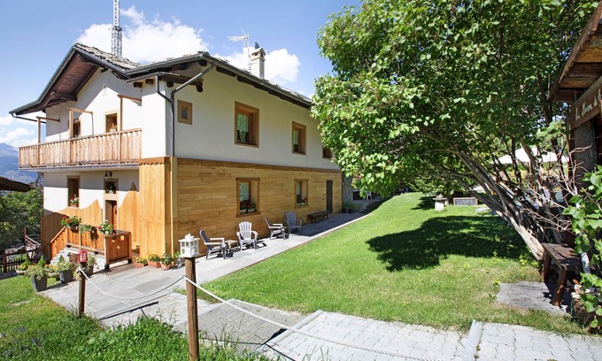 Gerdaz Apartment | Apartment 'Maison Grange 2' with Mountain View, Shared Garden and Wi-Fi