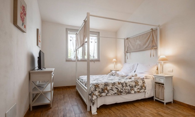 Manciano Apartment | Apartment 'Malva' with Shared Pool, Wi-Fi and Air Conditioning