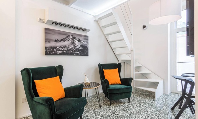Lecco Apartment | Apartment "Mandello amorevole dimora in Lecco" with Air Conditioning