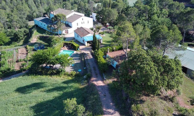 Sant Salvador de Guardiola House | Apartment 'Mas Set-rengs Completo' with Lake View, Private Pool and Wi-Fi