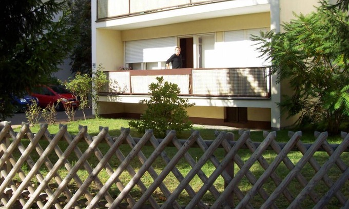 Charlottenburg Apartment | Apartment MIRÓ-BILE: a taste of art, southward balcony, in the city centre West (Charlottenburg) – near to the green riverside of the river Spree.