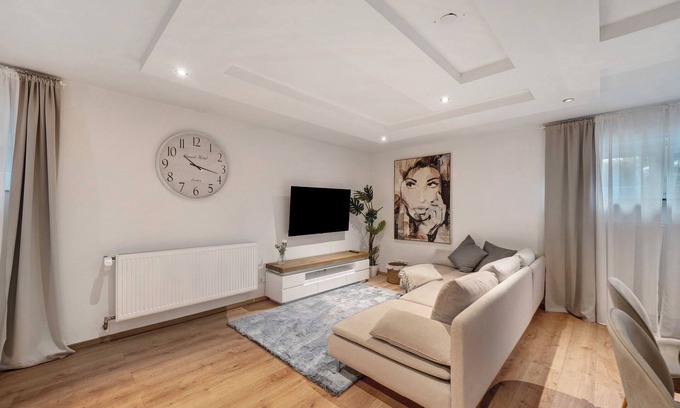 Teningen Apartment | Apartment 'Modern Und Gemütlich- In Teningen' with Wi-Fi