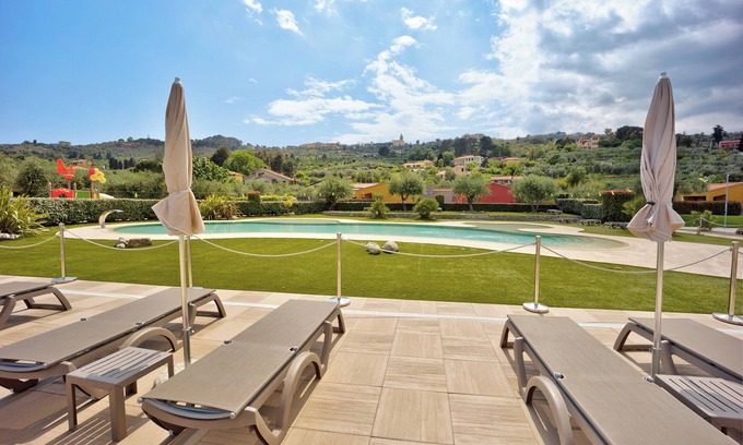 Poggi Apartment | Apartment 'Monolocale Rebi' with Shared Pool, Garden and Wi-Fi