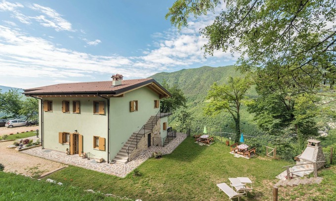 Tremosine Apartment | Apartment "Nonno Bigi Genziana" with Mountain View, Wi-Fi, Balcony & Garden; Pet-Friendly