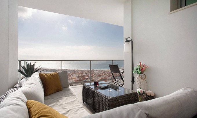 Nazare Apartment | Apartment 'Nazaré Dream View' with Sea View, Shared Pool and Wi-Fi