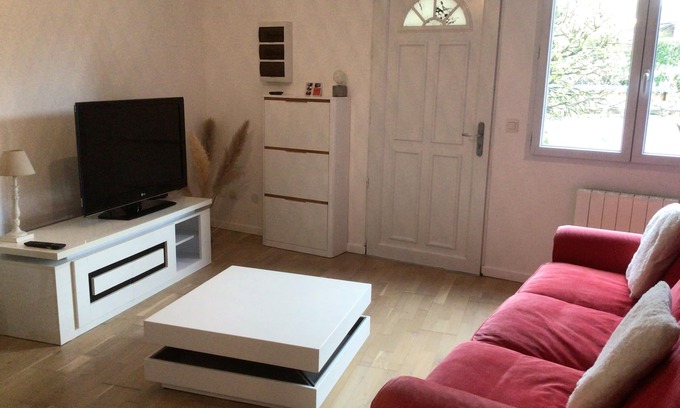 Boutigny Apartment | Apartment near Disneyland paris. and boutigny golf course with terrace
