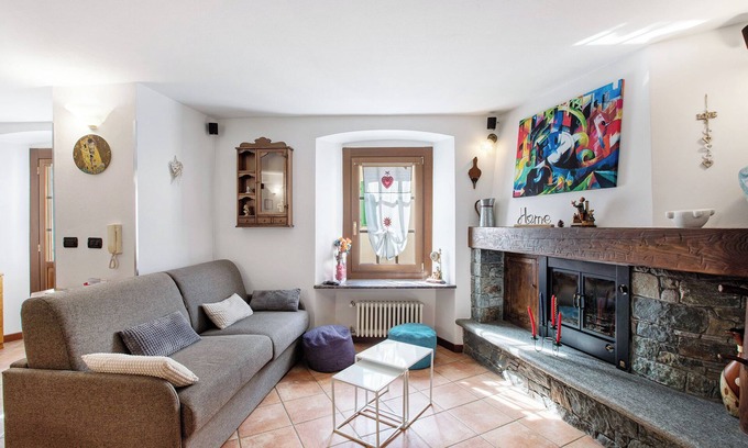 Chatillon Apartment | Apartment 'Nel Borgo Di Chatillon' with Balcony and Wi-Fi