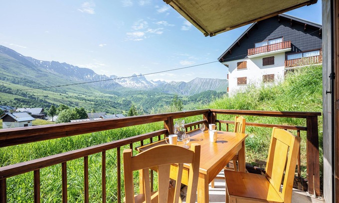 Albiez-le-Vieux Apartment | Apartment 'Neptune' with Mountain View and Balcony