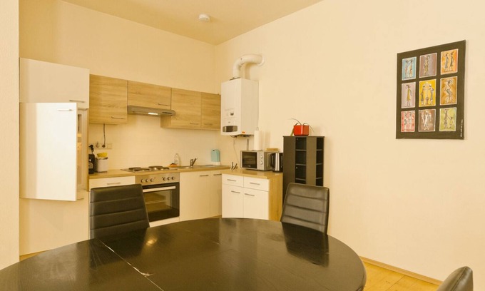 Funfhaus Apartment | Apartment No. 06 in Vienna near Schönbrunn/Westbahnhof | Keyless Check-In