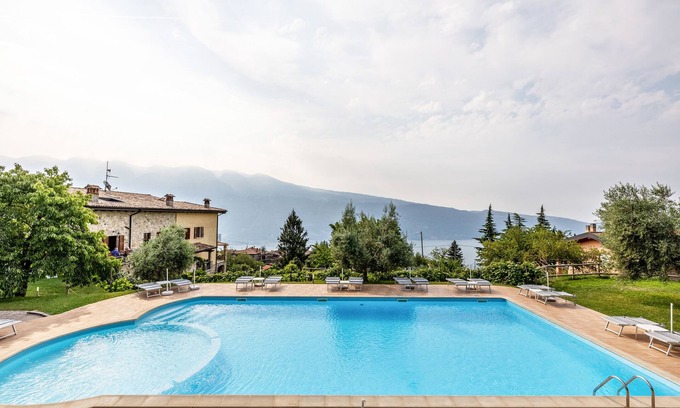Aer Apartment | Apartment 'Nonna Gina' with Lake View