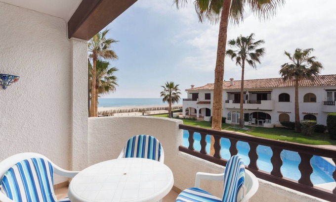 Les Deveses Apartment | Apartment 'Nueva Playa A8' with Sea View, Wi-Fi and Air Conditioning
