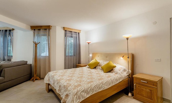 Ratisevina Apartment | Apartment Olive Hill