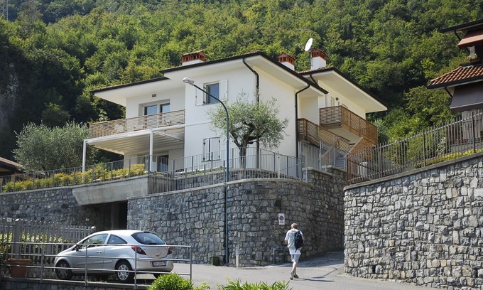 Lovere Apartment | Apartment on the 1st floor, detached, lake view, at the threshold of the forest.