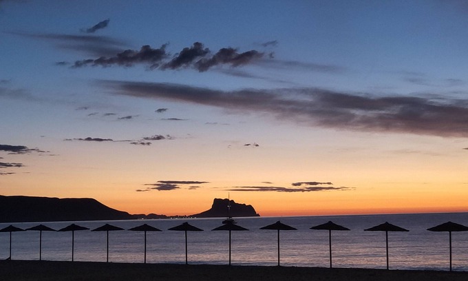 El Albir Apartment | Apartment on the Albir beach with swimming pool and sea view.