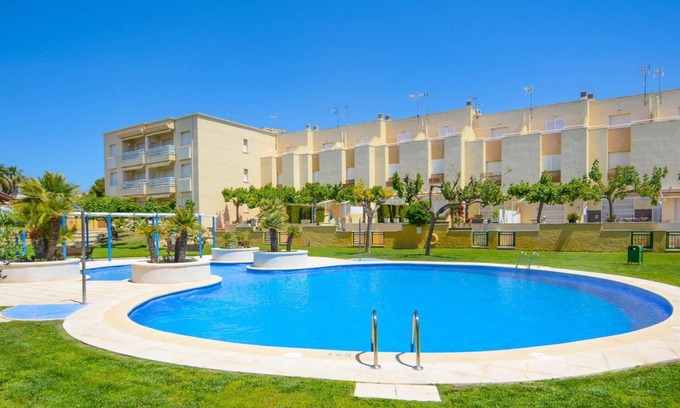 El Roc de Sant Gaieta Apartment | Apartment on the seafront with communal area and pool