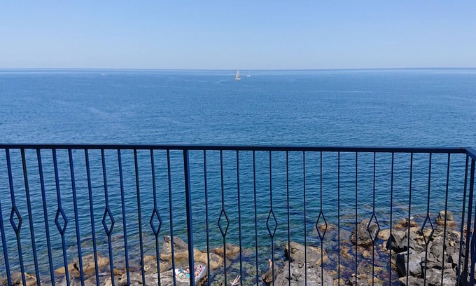 Aci Castello Apartment | Apartment on the cliff of the Cyclops