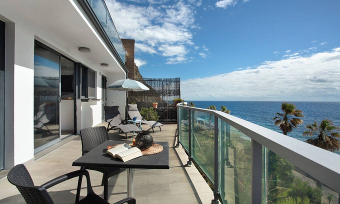 Jardim do Mar Apartment | Apartment 'Original Wave House' with Sea View, Wi-Fi and Air Conditioning