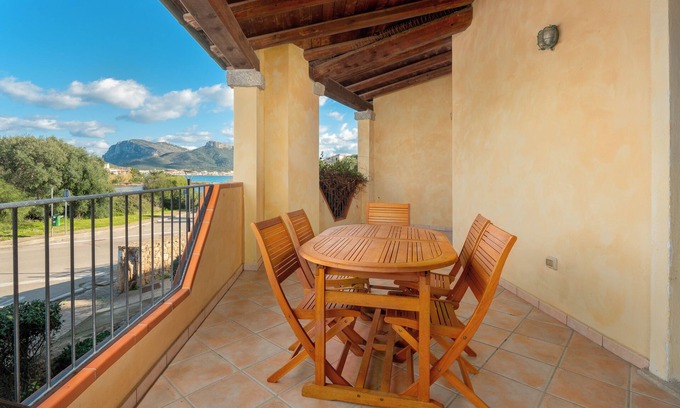 Baia Caddinas Apartment | Apartment 'Orizzonti 31' with Sea View, Private Terrace and Air Conditioning