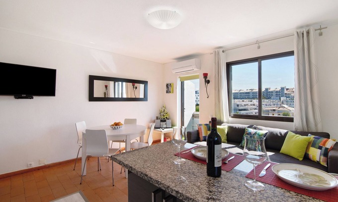 Oura Apartment | Apartment 'Ouramar' with Sea View, Balcony & A/C