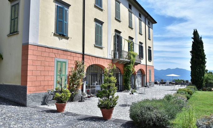 Solto Collina Apartment | Apartment PALAZZO - Large prestigious apartment, 2 rooms, 5 places