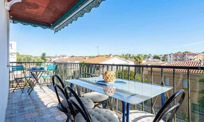 Torredembarra Apartment | Apartment "Paul" with Private Terrace and Wi-Fi