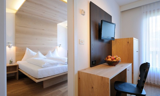 Marlengo Apartment | Apartment 'Pazeider 301' with Mountain View, Wi-Fi and Air Conditioning