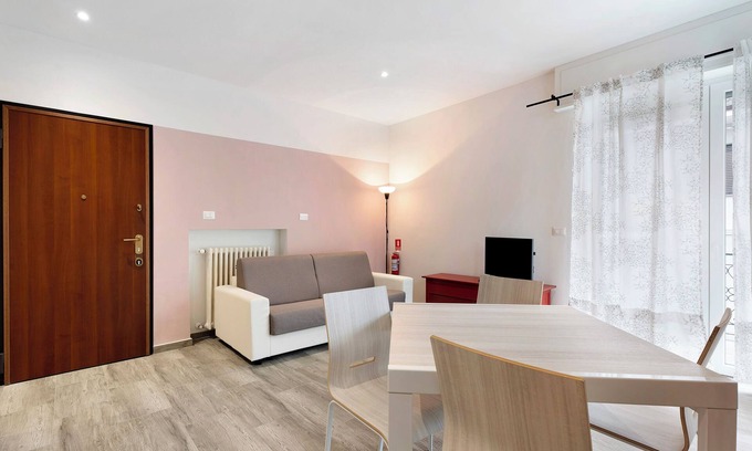 Arona Apartment | Apartment 'Peperoncino' with Balcony, Wi-Fi and Air Conditioning