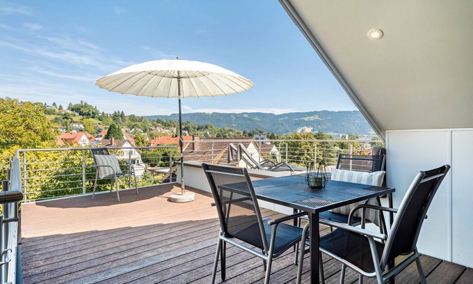 Steig Apartment | Apartment 'Pfänderblick' with Mountain View, Private Terrace and Wi-Fi