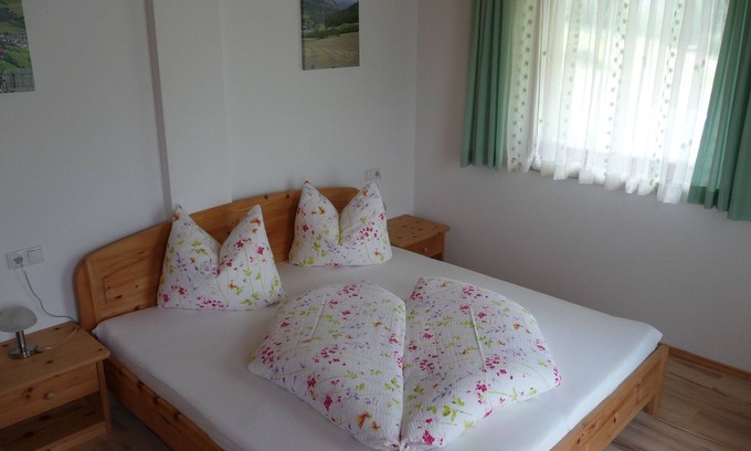 Martello Apartment | Apartment 'Pirchahof Dorfblick' with Mountain View, Shared Terrace and Wi-Fi