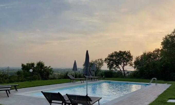 Pastrengo Apartment | Apartment placed in private facility, great for families, close to parks.