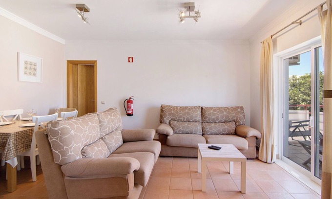 Conceicao e Cabanas de Tavira Apartment | Apartment 'Quinta Gomeira 69' with Shared Pool, Shared Garden and Air Conditioning