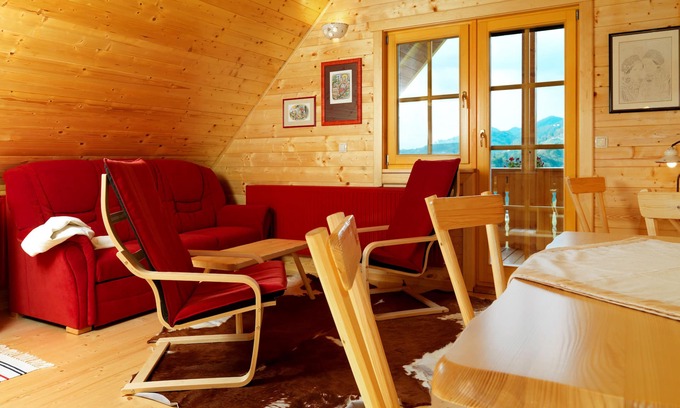 Lasko Apartment | Apartment Red on the farm Pirc