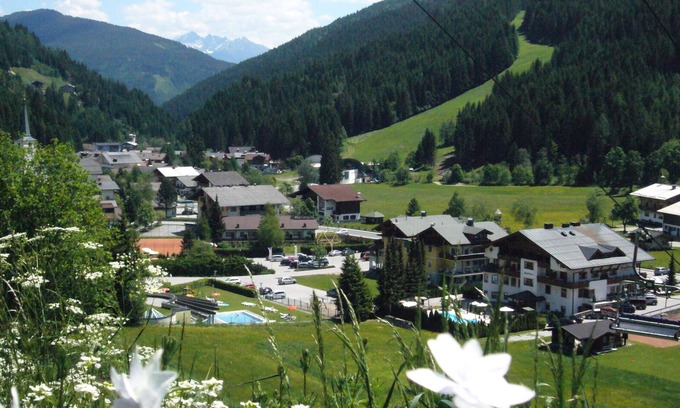 Filzmoos Apartment | Apartment right on the ski slope with two separate bathrooms