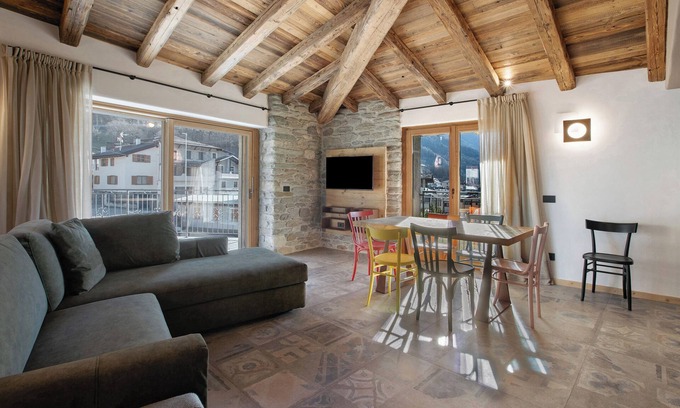 Mazzo di Valtellina Apartment | Apartment 'Samatè' with Mountain View, Private Terrace and Wi-Fi