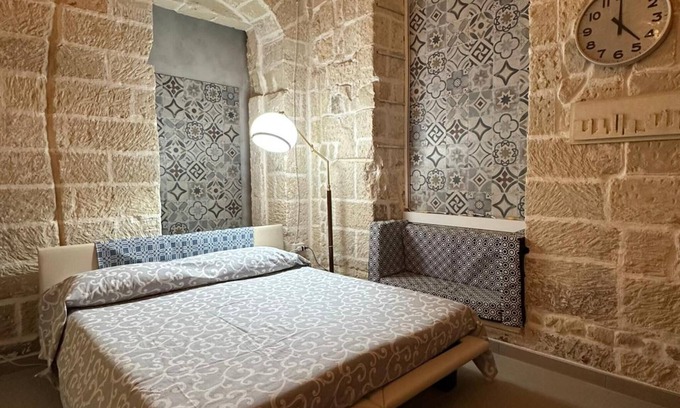 Lecce Historic Center Apartment | Apartment 'San Leonardo Apartments - Suite' with Wi-Fi