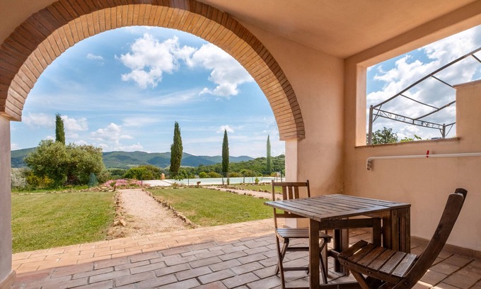 Manciano Apartment | Apartment 'Santolina' with Shared Pool, Wi-Fi and Air Conditioning